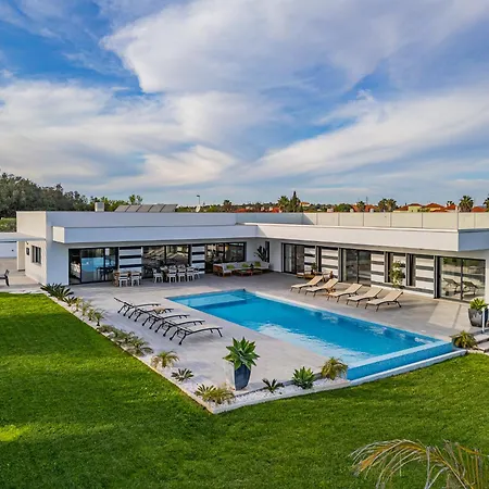 Villa Bluehorizon By Signaturestays *