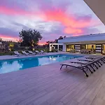 Bluehorizon Luxury البوفيرا