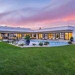 Bluehorizon Luxury فيلة